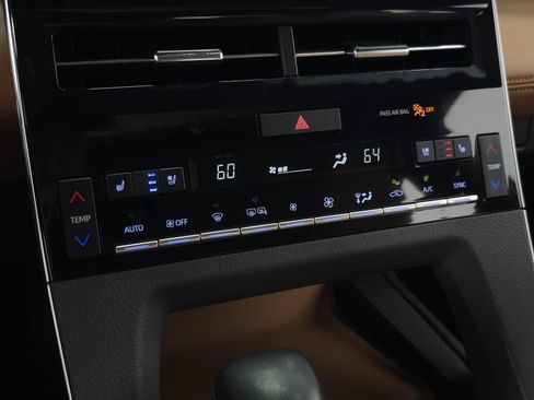 Used 2022 Toyota Avalon Limited w/ Advanced Safety Package FWD image 26