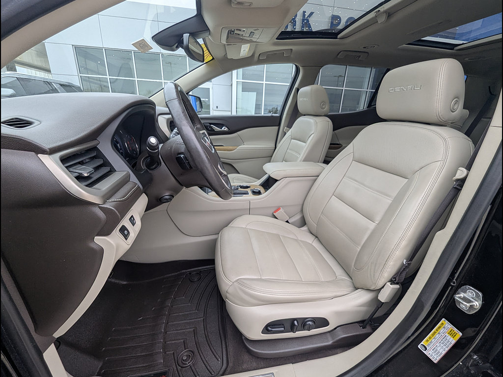 Used 2017 GMC Acadia Denali w/ Technology Package FWD image 18