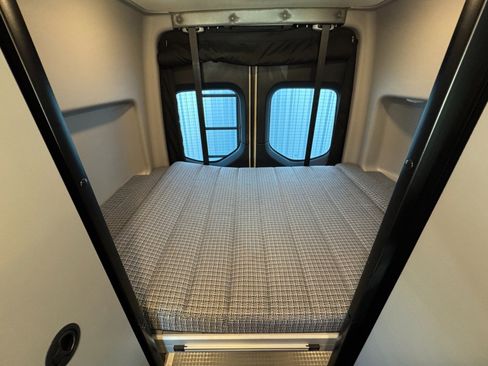 Used 2020 Mercedes-Benz Sprinter 2500 w/ Premium Plus Package image 64