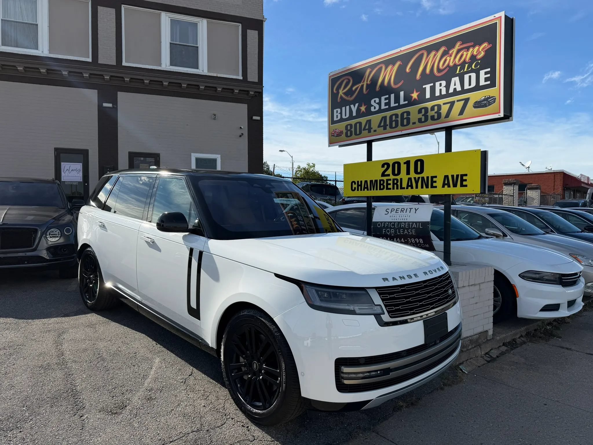 Used 2023 Land Rover Range Rover Long Wheelbase SE AWD/4WD image 1