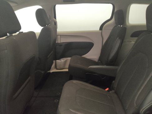 Used 2023 Chrysler Voyager LX FWD image 18