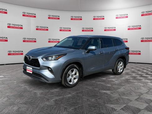 Used 2020 Toyota Highlander LE AWD/4WD image 1
