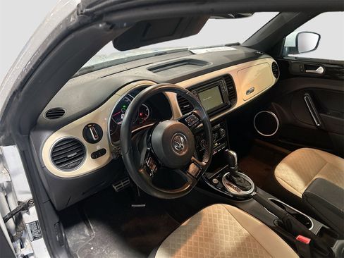 Used 2019 Volkswagen Beetle 2.0T SE image 9