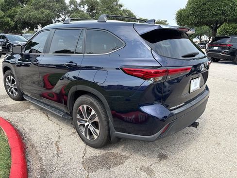 Used 2023 Toyota Highlander XLE FWD image 3