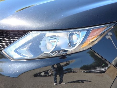 Used 2019 Nissan Rogue Sport SV image 4