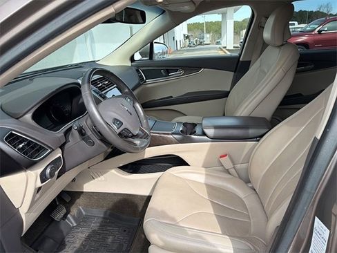 Used 2018 Lincoln MKX Reserve w/ Driver Assistance Package image 7