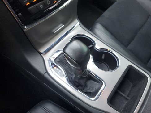 Used 2021 Jeep Grand Cherokee Laredo X RWD image 23