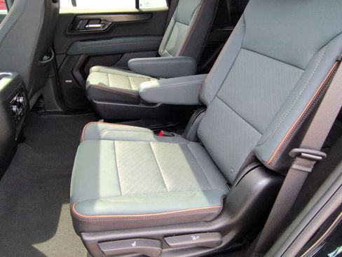 Used 2025 GMC Yukon AT4 w/ AT4 Premium Plus Package AWD/4WD image 20