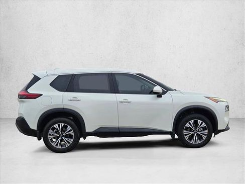 Used 2023 Nissan Rogue SV image 4