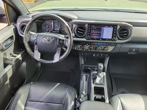 Used 2022 Toyota Tacoma TRD Off-Road w/ TRD Premium Off Road Package AWD/4WD image 12