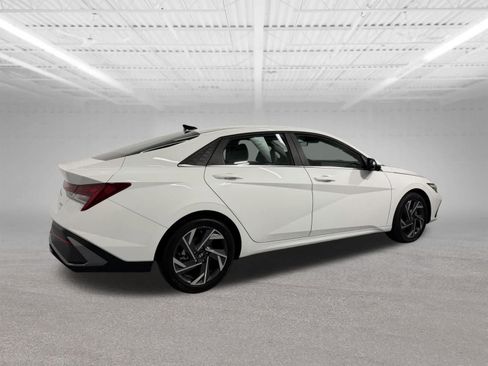 Used 2024 Hyundai Elantra Limited FWD image 6
