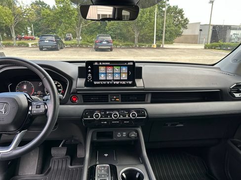 Used 2024 Honda Pilot Touring image 20