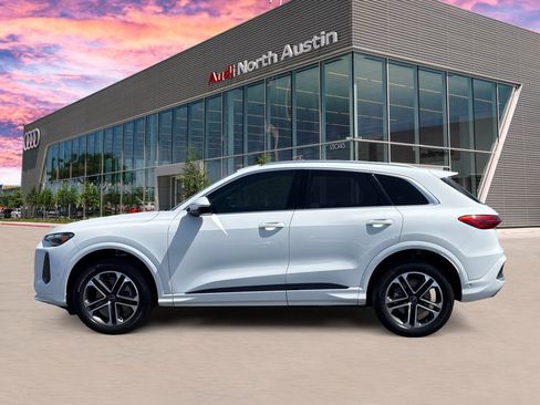 Used 2025 Audi Q5 Premium w/ Convenience Package AWD/4WD image 4