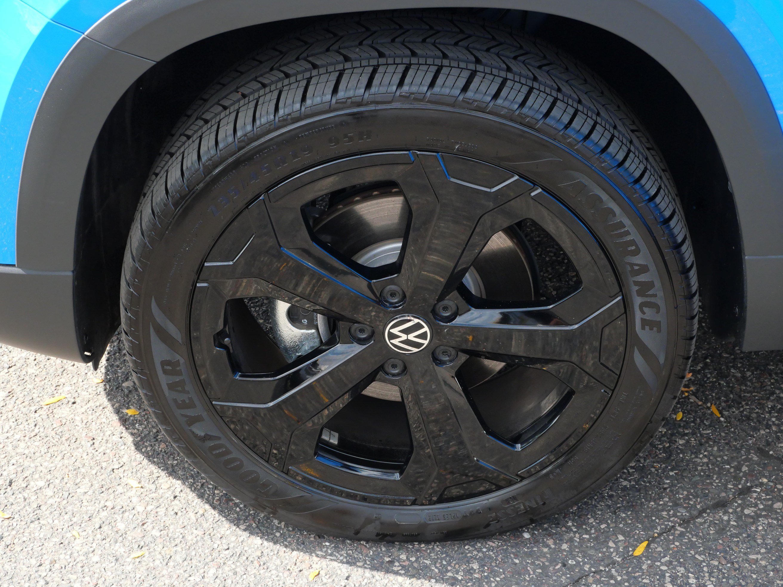 Certified 2025 Volkswagen Taos SEL AWD/4WD image 15