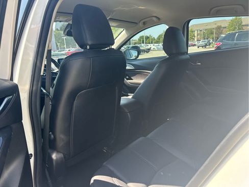 Used 2018 MAZDA MAZDA3 Touring FWD image 4