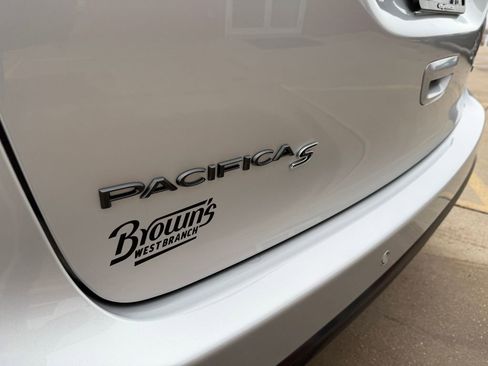 New 2026 Chrysler Pacifica Select w/ S Appearance Package image 10