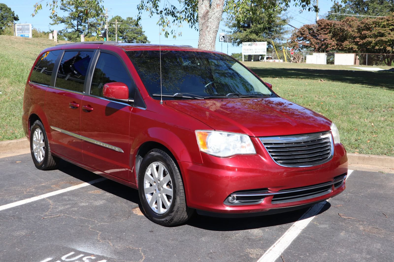 Used 2013 Chrysler Town & Country Touring FWD image 3