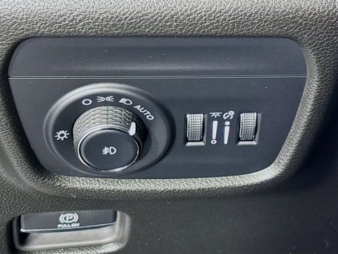 Used 2024 Jeep Grand Cherokee L Limited AWD/4WD image 10