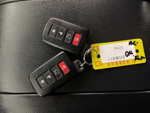 Used 2016 Toyota Highlander Limited Platinum AWD/4WD image 24