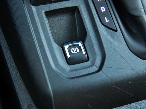 Used 2023 Chevrolet Colorado W/T RWD image 28