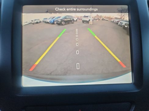 Used 2019 Jeep Cherokee Trailhawk w/ Cold Weather Group image 30