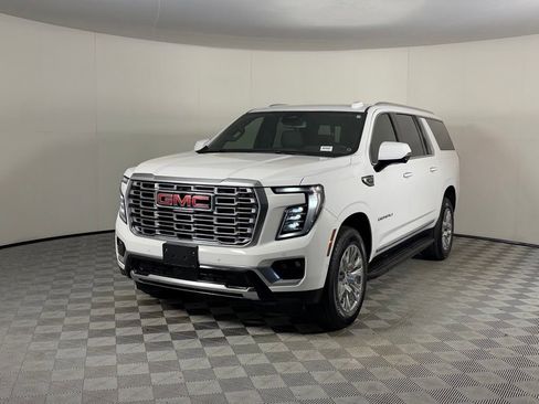 Used 2025 GMC Yukon XL Denali AWD/4WD image 4