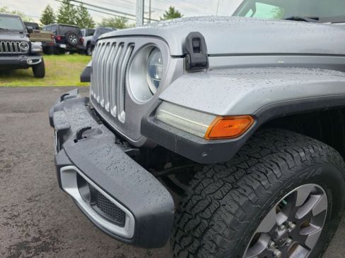 Used 2018 Jeep Wrangler Unlimited Sahara AWD/4WD image 13