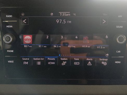 Used 2025 Volkswagen Jetta SE FWD image 25