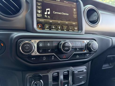 Used 2022 Jeep Wrangler Sport AWD/4WD image 24