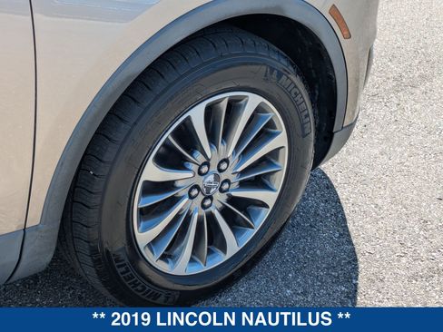 Used 2019 Lincoln Nautilus Select w/ Class II Trailer Tow Package FWD image 13