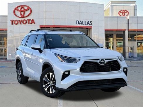 Used 2023 Toyota Highlander XLE image 1