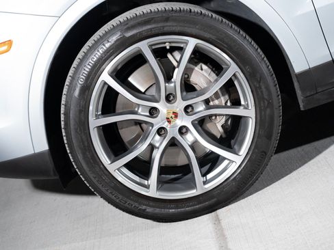 Certified 2023 Porsche Cayenne AWD/4WD image 11