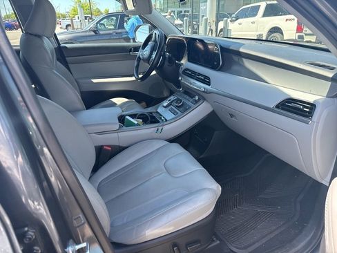 Used 2022 Hyundai Palisade SEL w/ Premium Package image 3