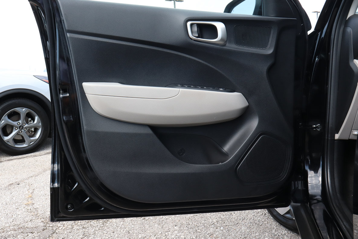 Used 2025 Hyundai Venue SEL FWD image 13