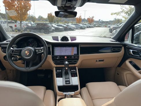 Used 2024 Porsche Macan image 29