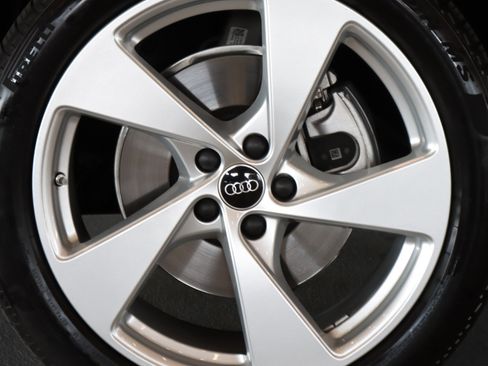 Certified 2025 Audi Q5 Premium w/ Premium Plus AWD/4WD image 5