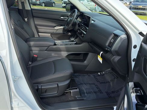 New 2026 Nissan Pathfinder SL w/ SL Premium Package FWD image 13