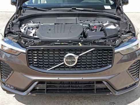 Used 2025 Volvo XC60 B5 Plus w/ Climate Package AWD/4WD image 8