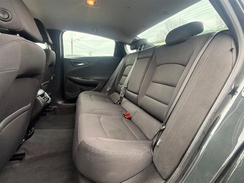 Used 2017 Chevrolet Malibu LT image 21