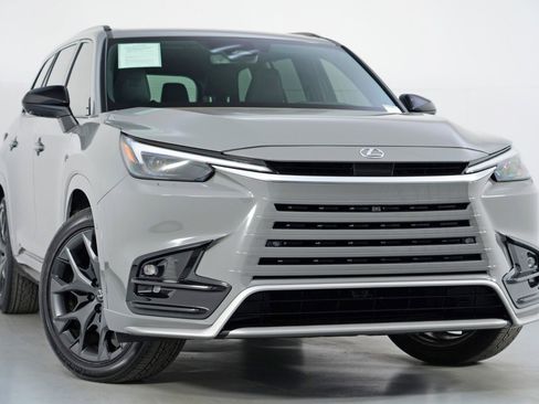 Used 2025 Lexus TX 500h AWD w/ Technology Package image 4