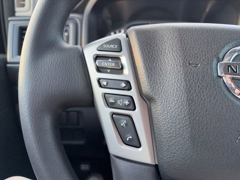 Used 2022 Nissan Titan SV image 15