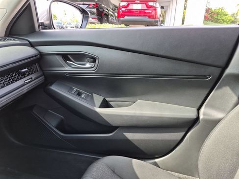 Used 2025 Honda Accord LX image 32