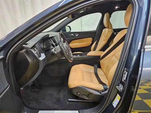 Used 2020 Volvo XC60 T5 Momentum w/ Protection Package Premier image 21