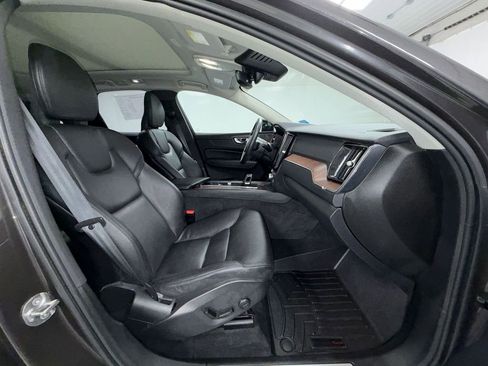 Used 2023 Volvo XC60 B5 Plus w/ Climate Package image 11