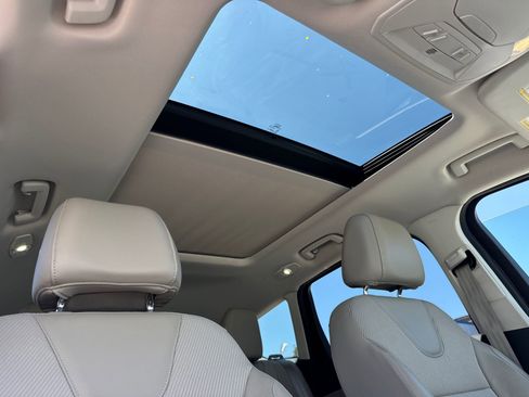 Used 2015 Ford Escape SE w/ SE Chrome Package FWD image 10
