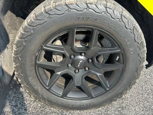 Used 2020 GMC Sierra 1500 AT4 AWD/4WD image 5