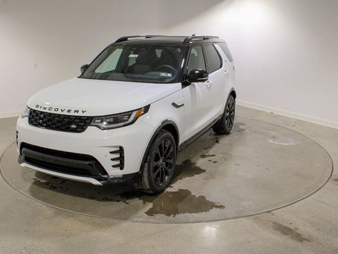 New 2026 Land Rover Discovery Dynamic SE image 1