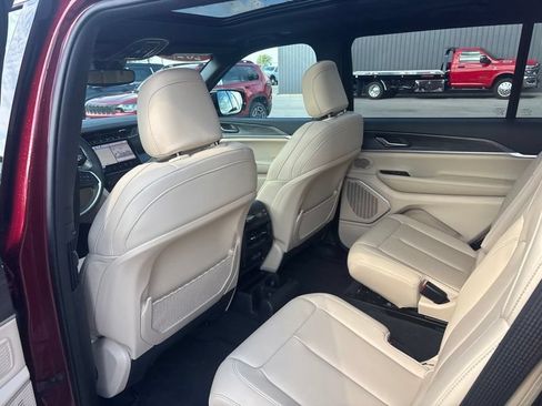 Used 2024 Jeep Grand Cherokee L Limited AWD/4WD image 18