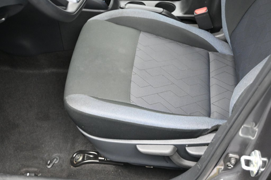 Used 2024 Nissan Versa SV FWD image 13