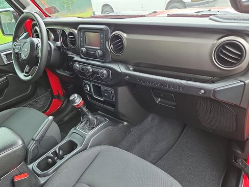 Used 2019 Jeep Wrangler Sport AWD/4WD image 18